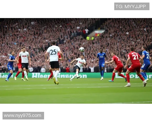 经典足球明星壁纸欣赏与下载让你随时感受绿茵场上的激情与荣耀